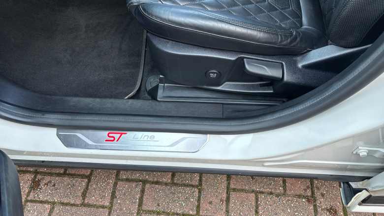 Ford Puma 1.0 EcoBoost Hybrid mHEV 155 ST-Line Vignale 5dr Petrol Hatchback